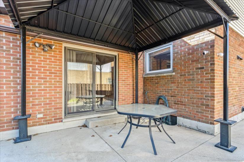 Property listing for 110 Glenashton Dr., Stoney Creek, ON