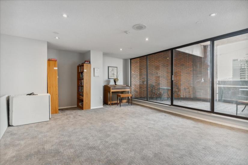 Property listing for #305-222 Jackson St. W., Hamilton, ON