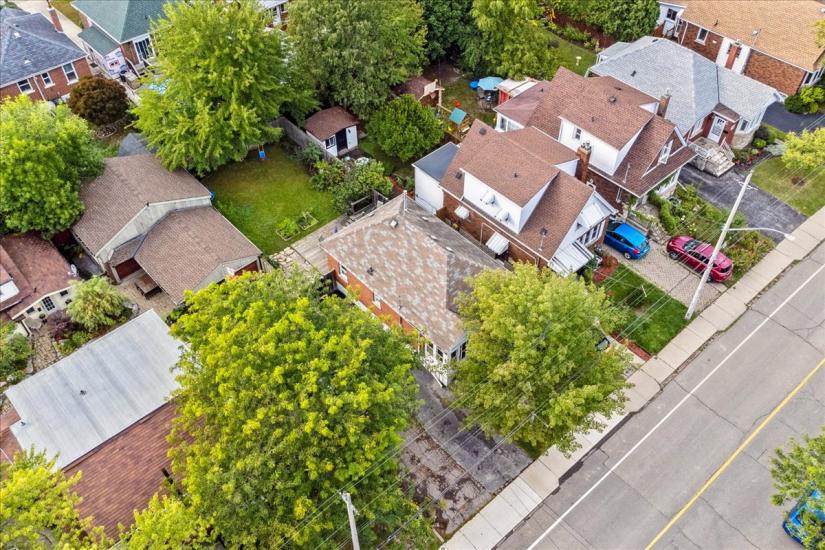 Property listing for 133 Longwood Rd. N., Hamilton, ON