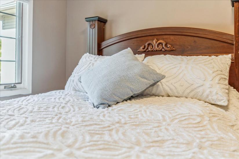 Property listing for 75 Claudette Gate, Hamilton, ON