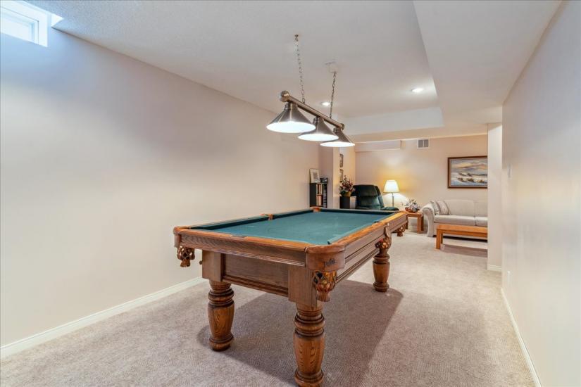 Property listing for 16 Fenwick Place, Waterdown, ON