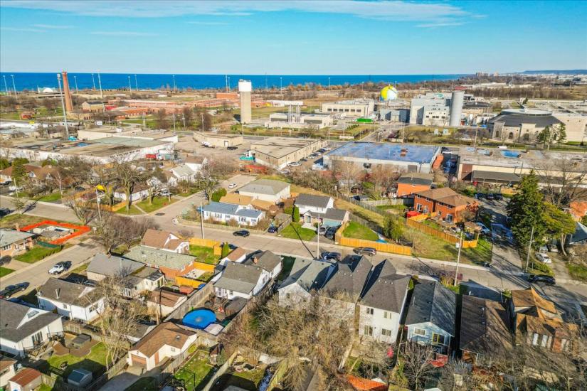 Property listing for 733 Dunn Ave., Hamilton, ON