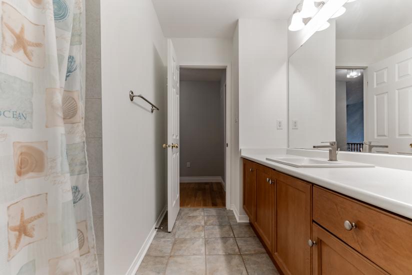 Property listing for 100 Davidson Blvd., Dundas, ON