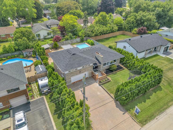 Property listing for 672 Hiawatha Blvd., Ancaster, ON