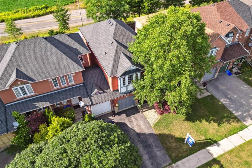 Property listing for 70 Moore Cres., Ancaster, ON