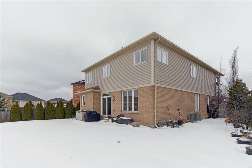 Property listing for 19 Deborah Crt., Hamilton, ON