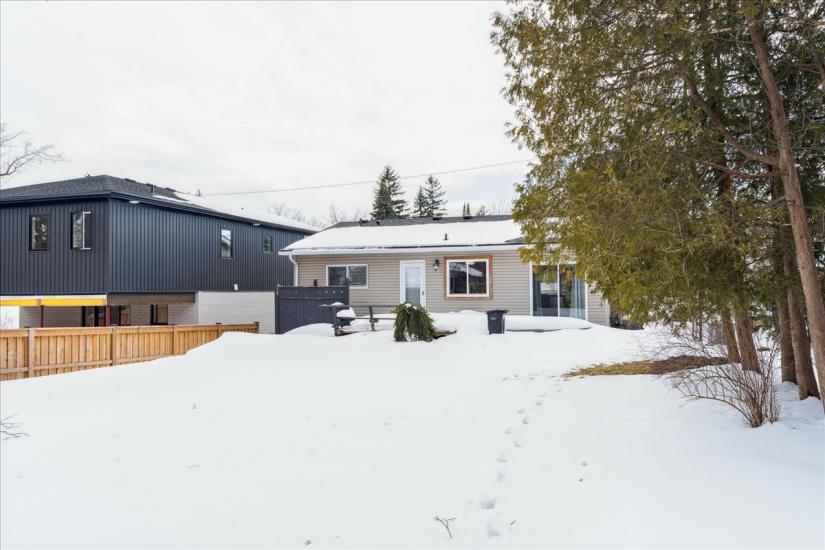 Property listing for 23 Lorne Ave., Hamilton, ON