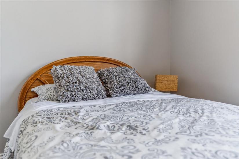 Property listing for 75 Claudette Gate, Hamilton, ON