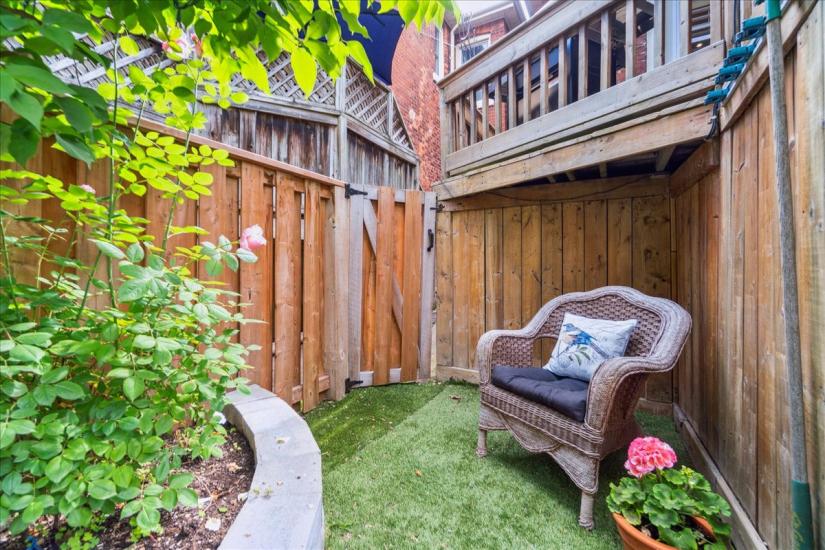 Property listing for 310 Locke St. S., Hamilton, ON