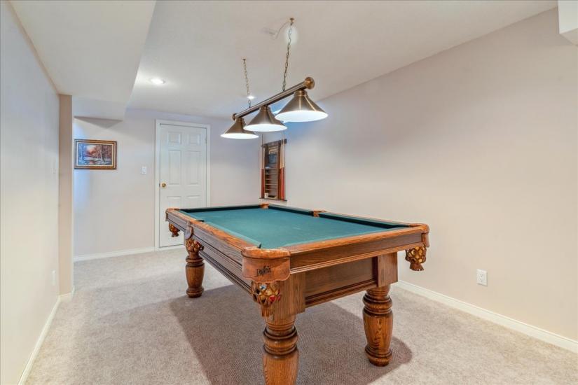 Property listing for 16 Fenwick Place, Waterdown, ON