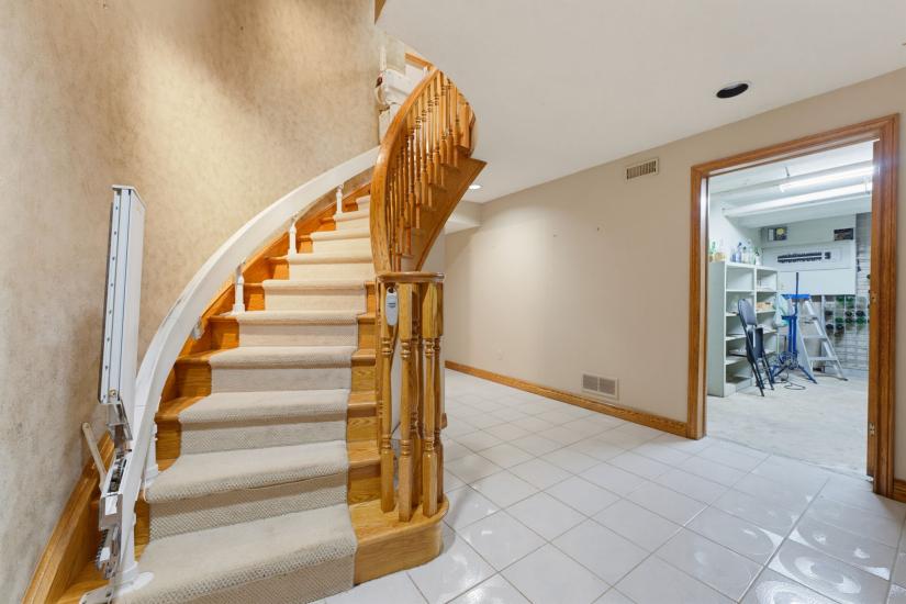 Property listing for 348 Shaver Rd., Ancaster, ON