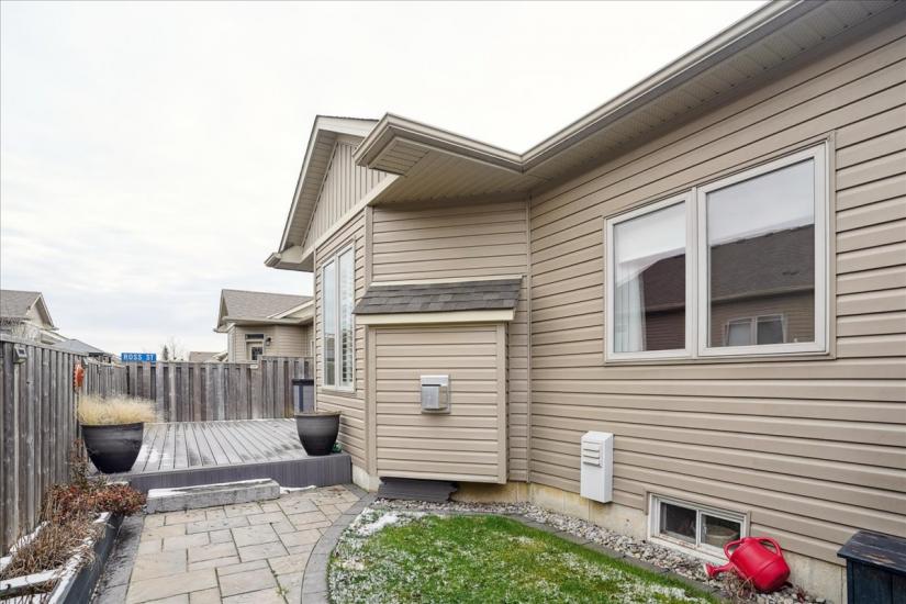Property listing for 62 Gaddye Lane, Binbrook, ON