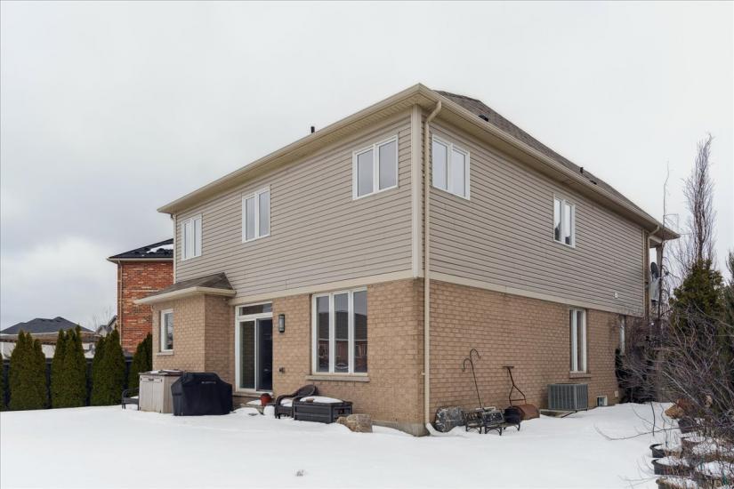 Property listing for 19 Deborah Crt., Hamilton, ON