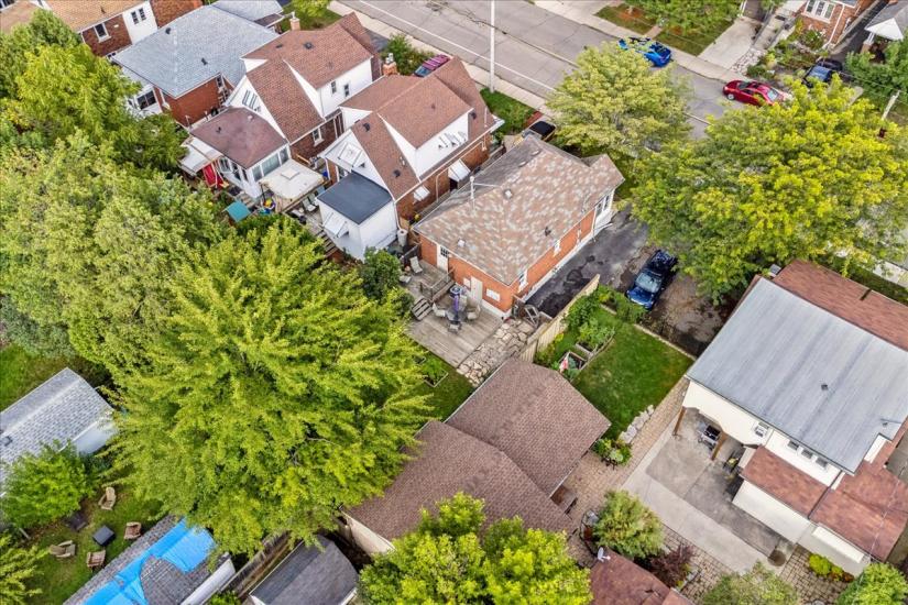 Property listing for 133 Longwood Rd. N., Hamilton, ON