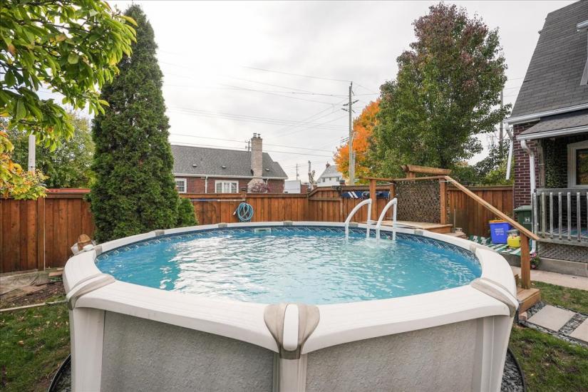 Property listing for 16 Paradise Rd. N., Hamilton, ON
