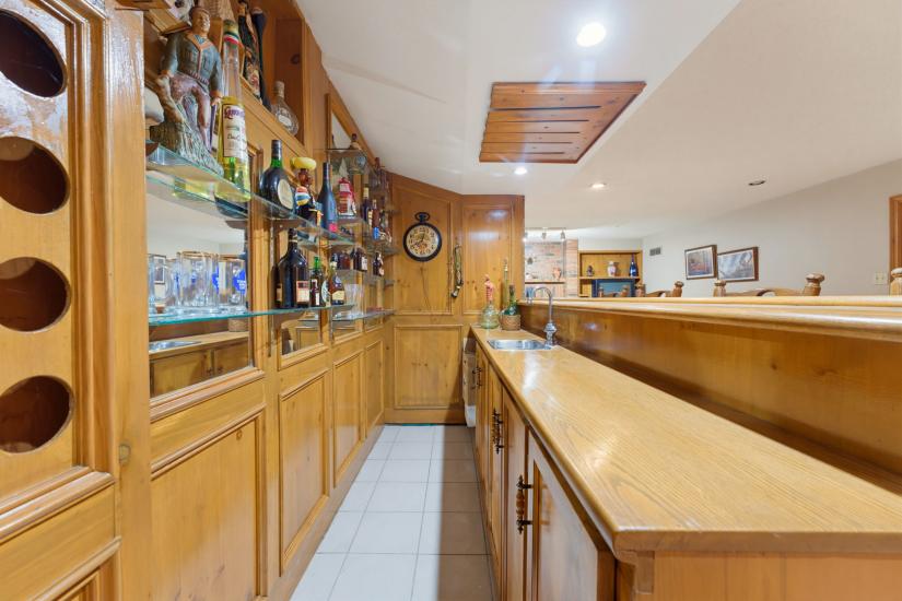 Property listing for 348 Shaver Rd., Ancaster, ON