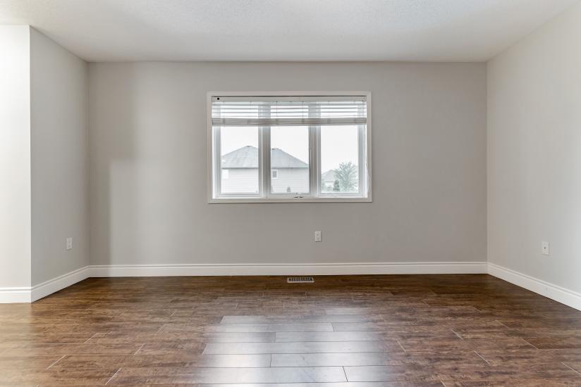 Property listing for 100 Davidson Blvd., Dundas, ON