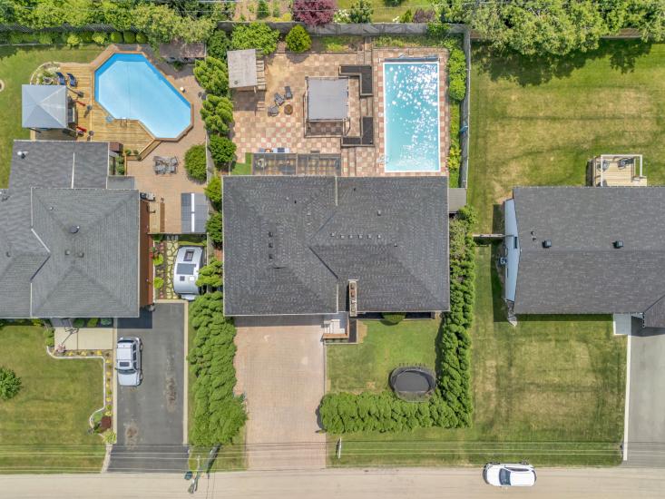 Property listing for 672 Hiawatha Blvd., Ancaster, ON