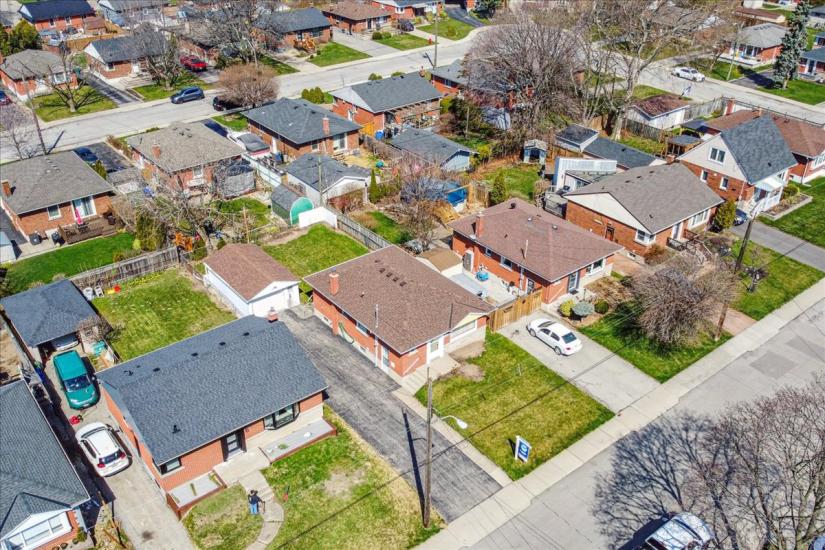 Property listing for 16 Greenwood St., Hamilton, ON