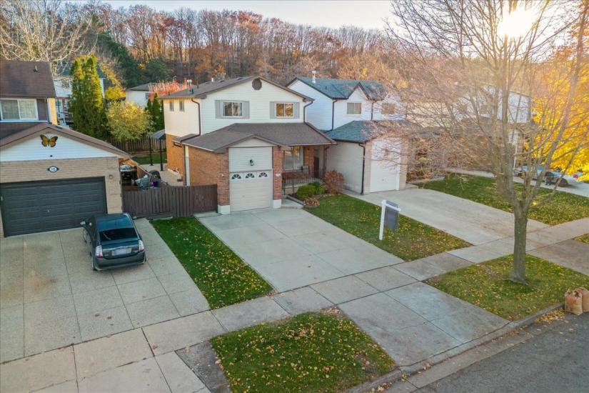 Property listing for 110 Glenashton Dr., Stoney Creek, ON