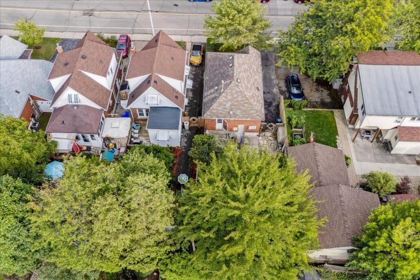 Property listing for 133 Longwood Rd. N., Hamilton, ON