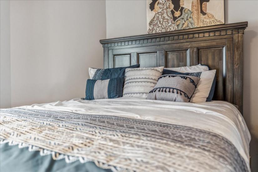 Property listing for 75 Claudette Gate, Hamilton, ON