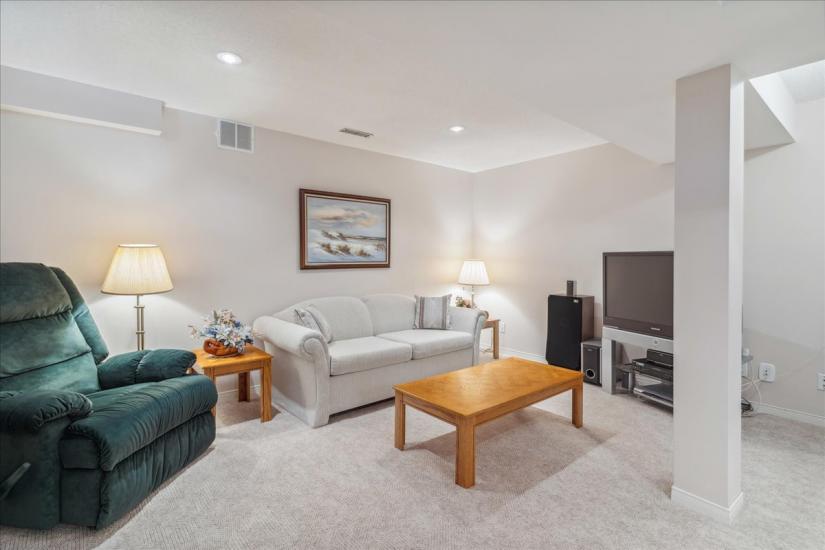 Property listing for 16 Fenwick Place, Waterdown, ON