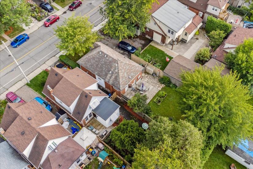 Property listing for 133 Longwood Rd. N., Hamilton, ON