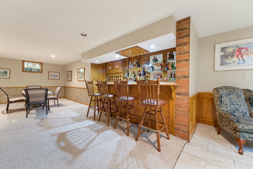 Property listing for 348 Shaver Rd., Ancaster, ON