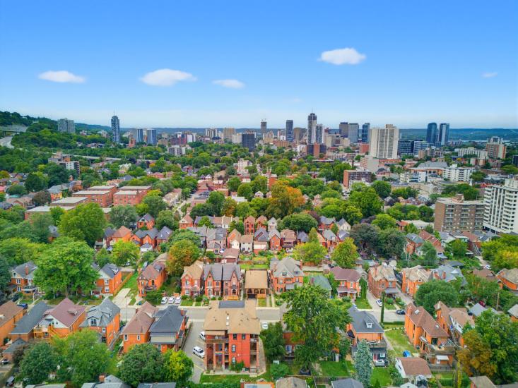 Property listing for 113 Wentworth St. S., Hamilton, ON