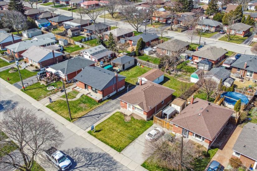 Property listing for 16 Greenwood St., Hamilton, ON