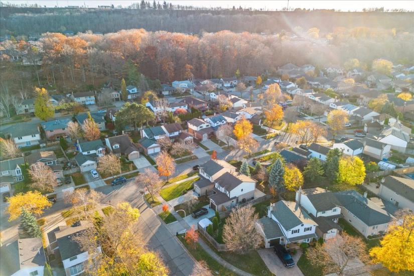 Property listing for 110 Glenashton Dr., Stoney Creek, ON
