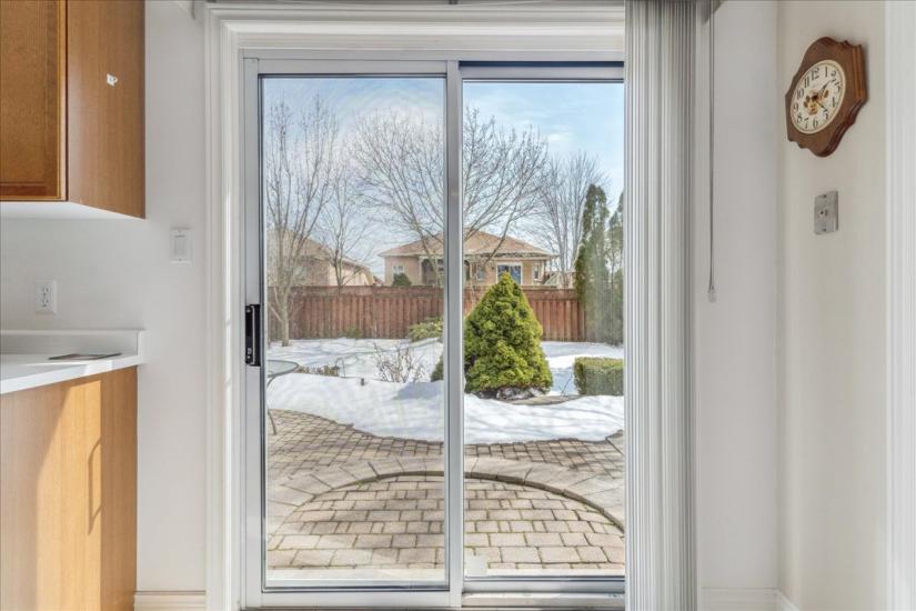 Property listing for 16 Fenwick Place, Waterdown, ON