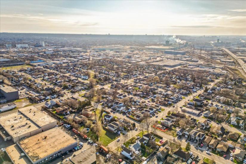 Property listing for 733 Dunn Ave., Hamilton, ON