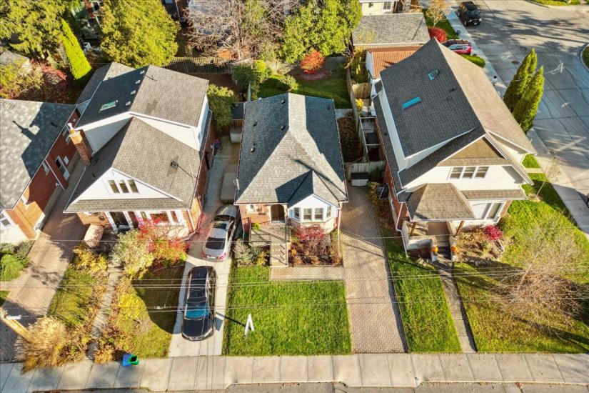 Property listing for 56 Uplands Ave., Hamilton, ON