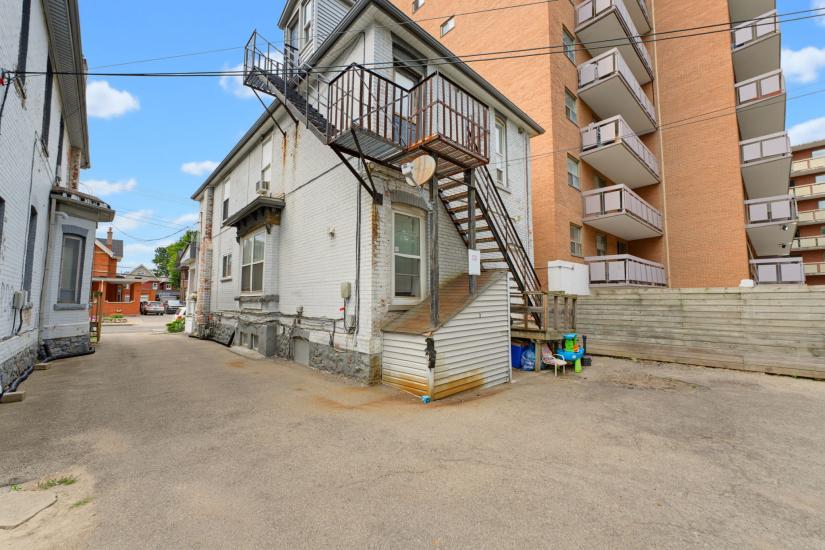 Property listing for 113 Wentworth St. S., Hamilton, ON