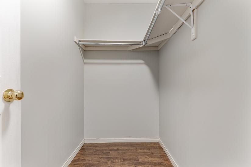 Property listing for 100 Davidson Blvd., Dundas, ON