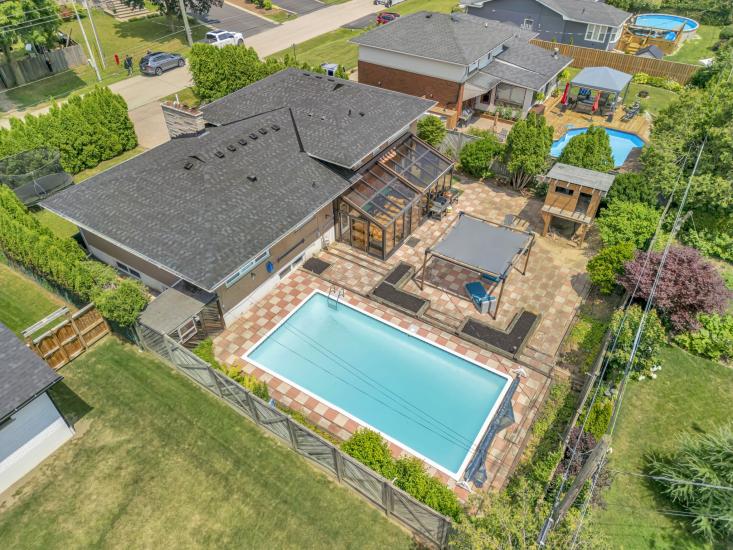 Property listing for 672 Hiawatha Blvd., Ancaster, ON