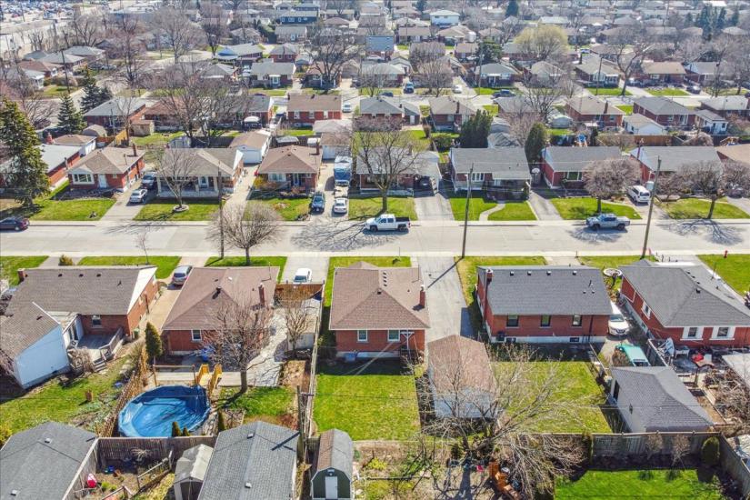 Property listing for 16 Greenwood St., Hamilton, ON