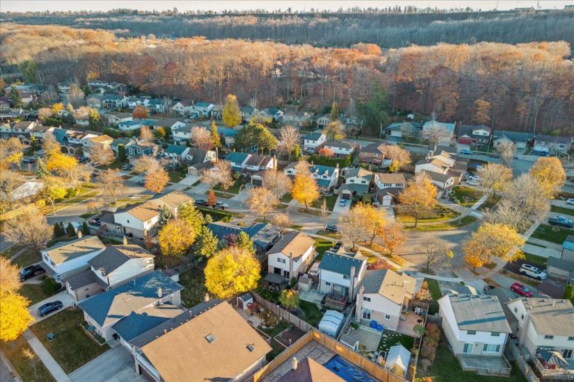 Property listing for 110 Glenashton Dr., Stoney Creek, ON