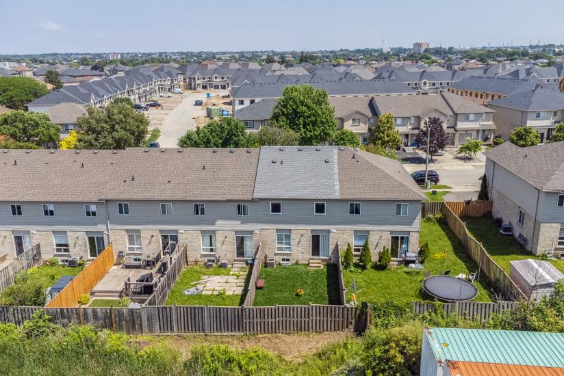 Property listing for 226 Dicenzo Dr., Hamilton, ON