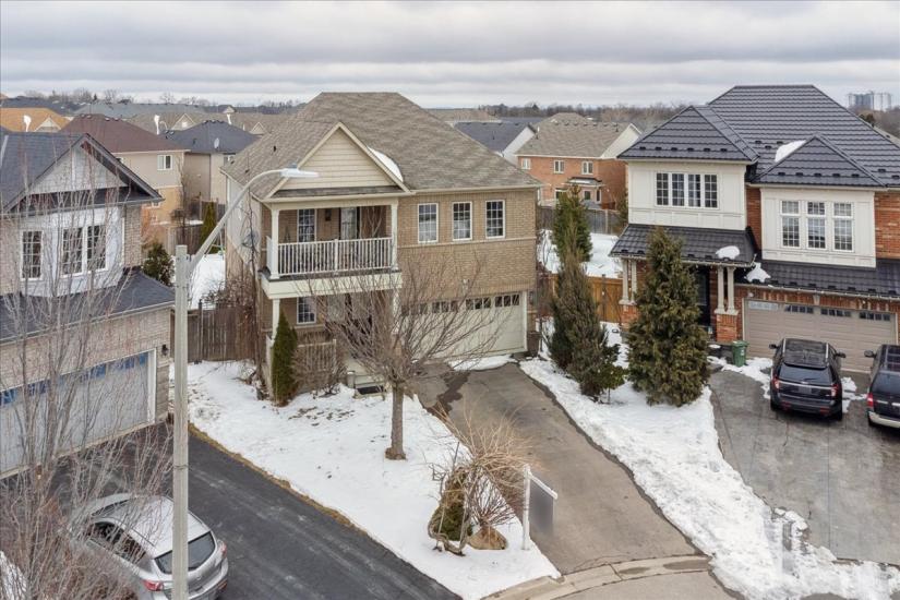 Property listing for 19 Deborah Crt., Hamilton, ON