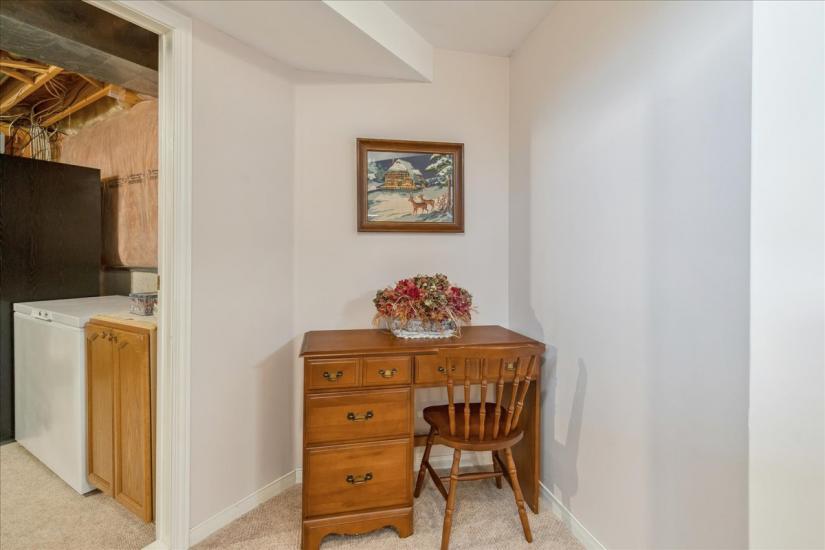 Property listing for 16 Fenwick Place, Waterdown, ON