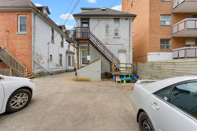 Property listing for 113 Wentworth St. S., Hamilton, ON