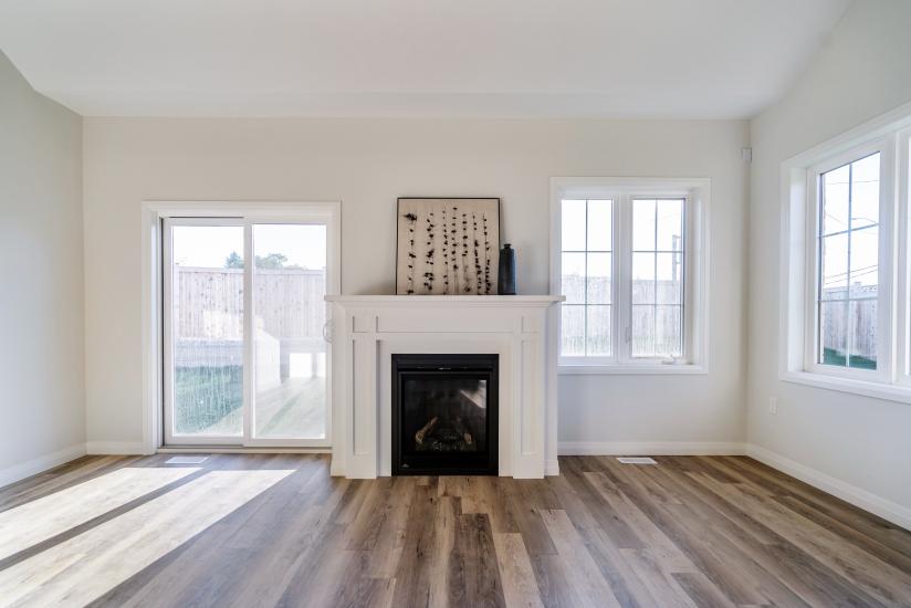 Property listing for 2 Dennis Drive, Smithville, Ontario