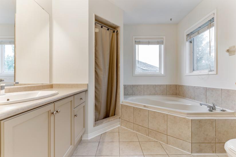 Property listing for 100 Davidson Blvd., Dundas, ON