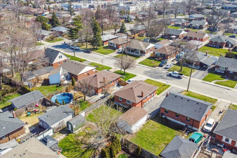 Property listing for 16 Greenwood St., Hamilton, ON
