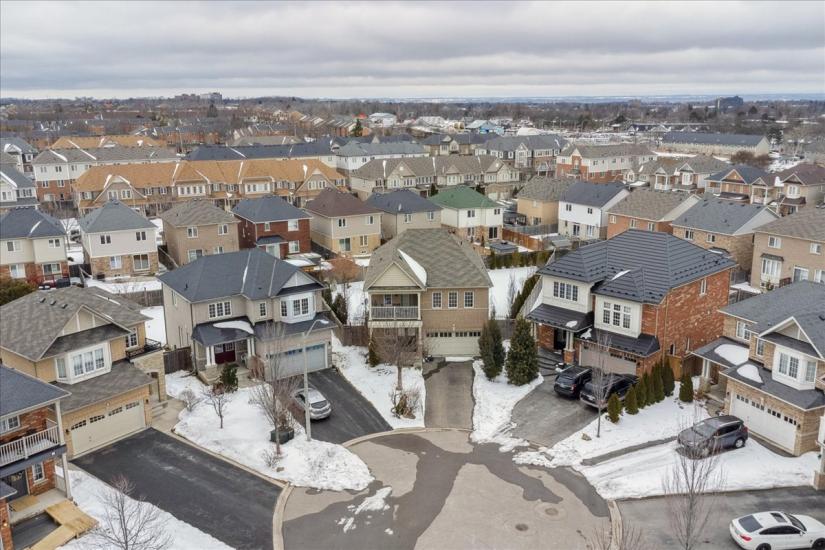 Property listing for 19 Deborah Crt., Hamilton, ON