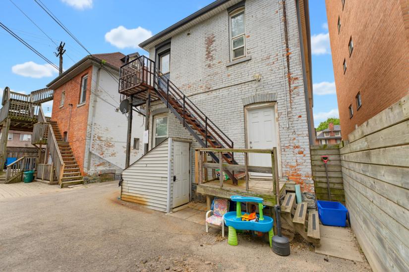 Property listing for 113 Wentworth St. S., Hamilton, ON