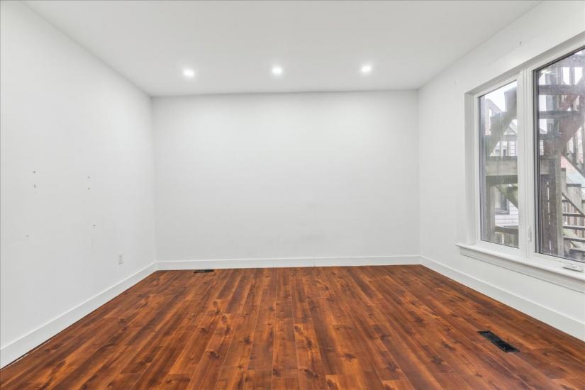 Property listing for 5 Cumberland Ave., Hamilton, ON